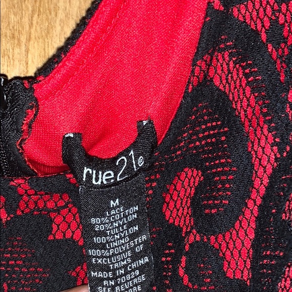 A dress - Picture 3 of 4